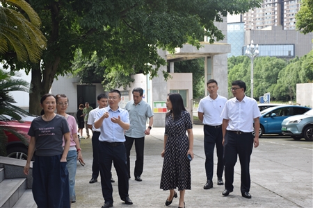 市政协副主席何棱率队调研我公司
